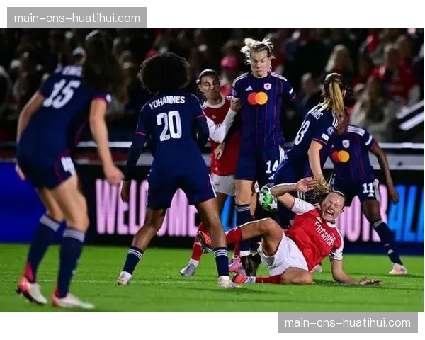 现场通讯：欧冠席位关键战，斯坦福桥球场的紧张气氛令人窒息